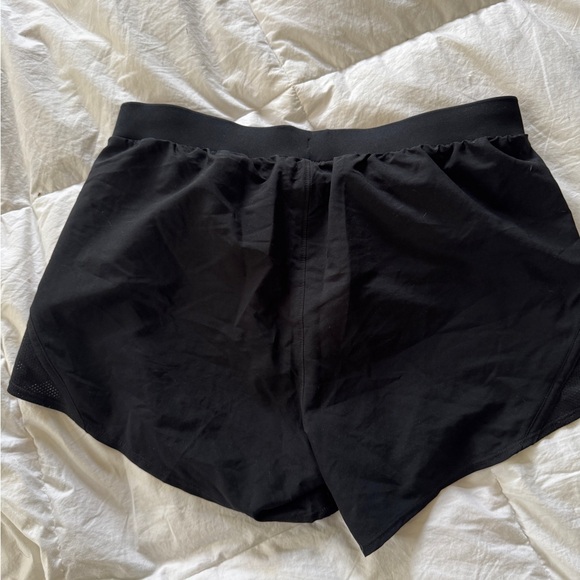 Under Armour  black running shorts size medium - Picture 2 of 4